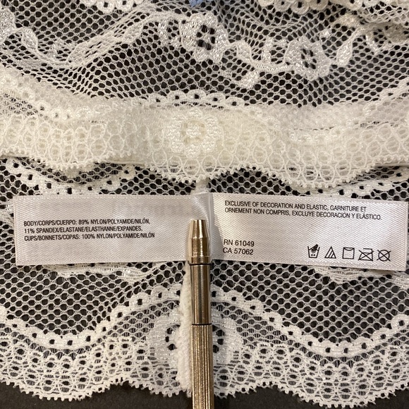 Small b.tempt’d by Wacoal White Floral Stretch Lace Bralette Sheer Flowers VCUC - Picture 11 of 13